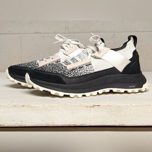 Clarks Women's Atl Trek Knit Sneaker Hiking Sneakers Size 7